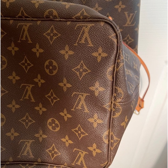 Louis Vuitton Neverfull MM - Picture 3 of 13